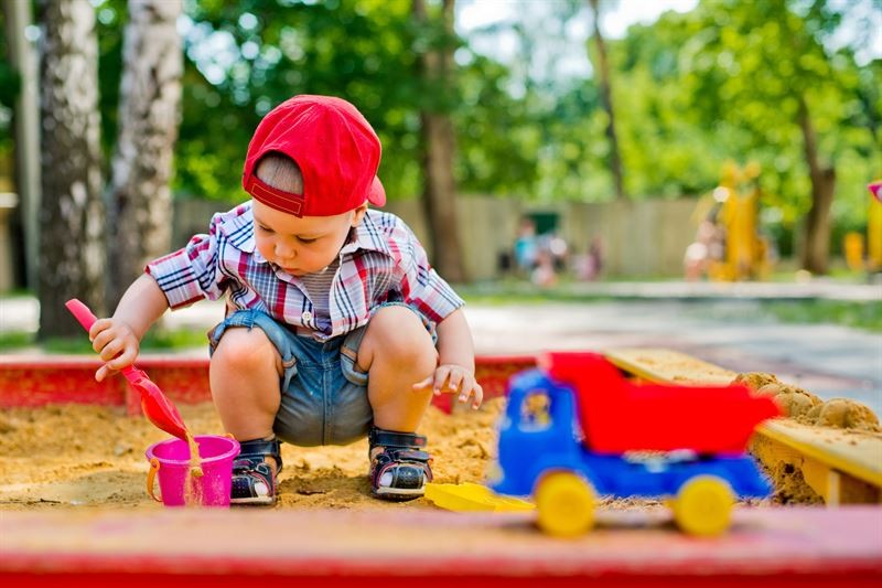 Zabawki do piasku – zobacz propozycje kreatywnych scenariuszy zabaw z ich użyciem