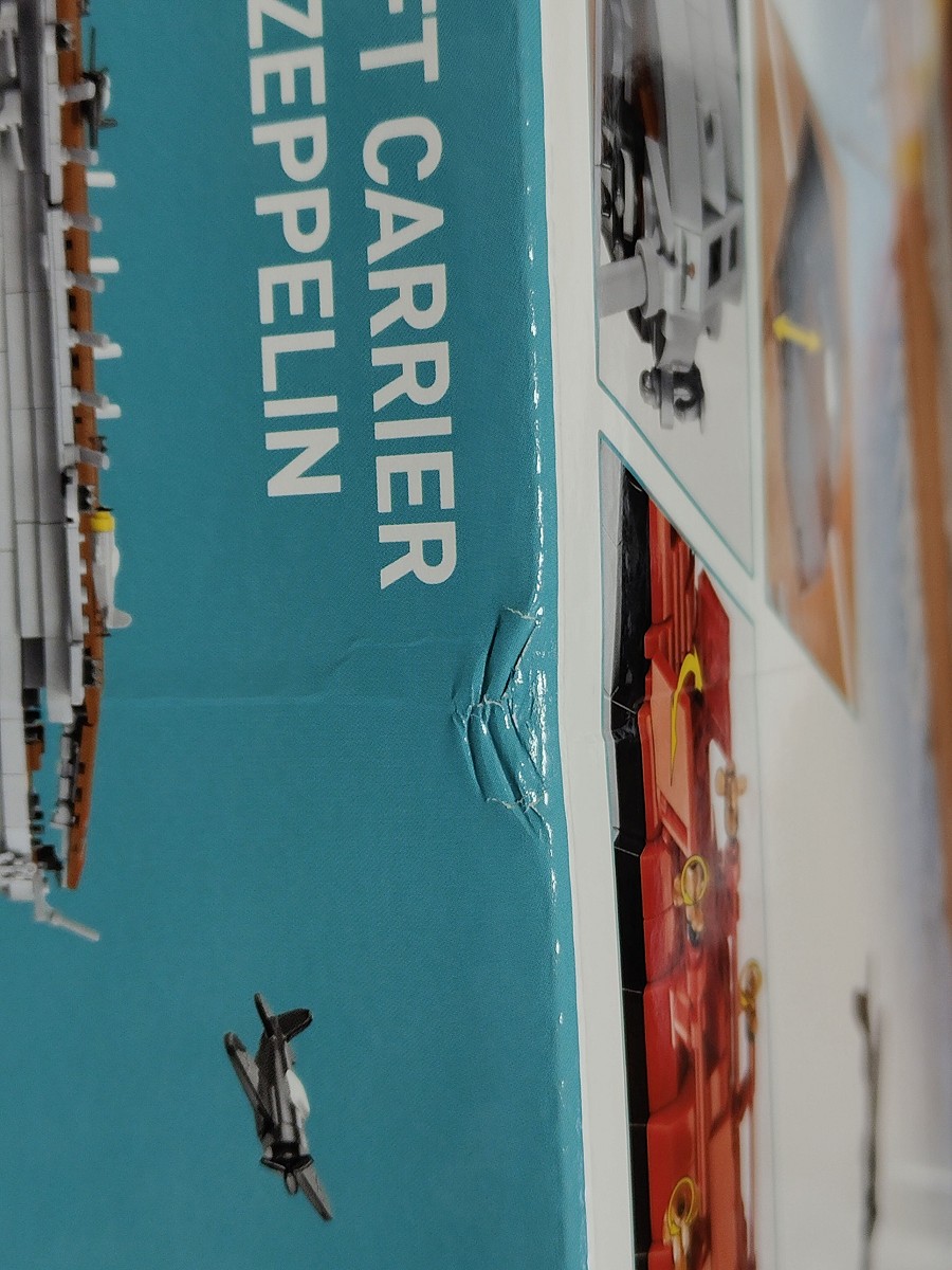 Aircraft Carrier Graf Zeppelin - uszkodzone opakowanie - fot. 3