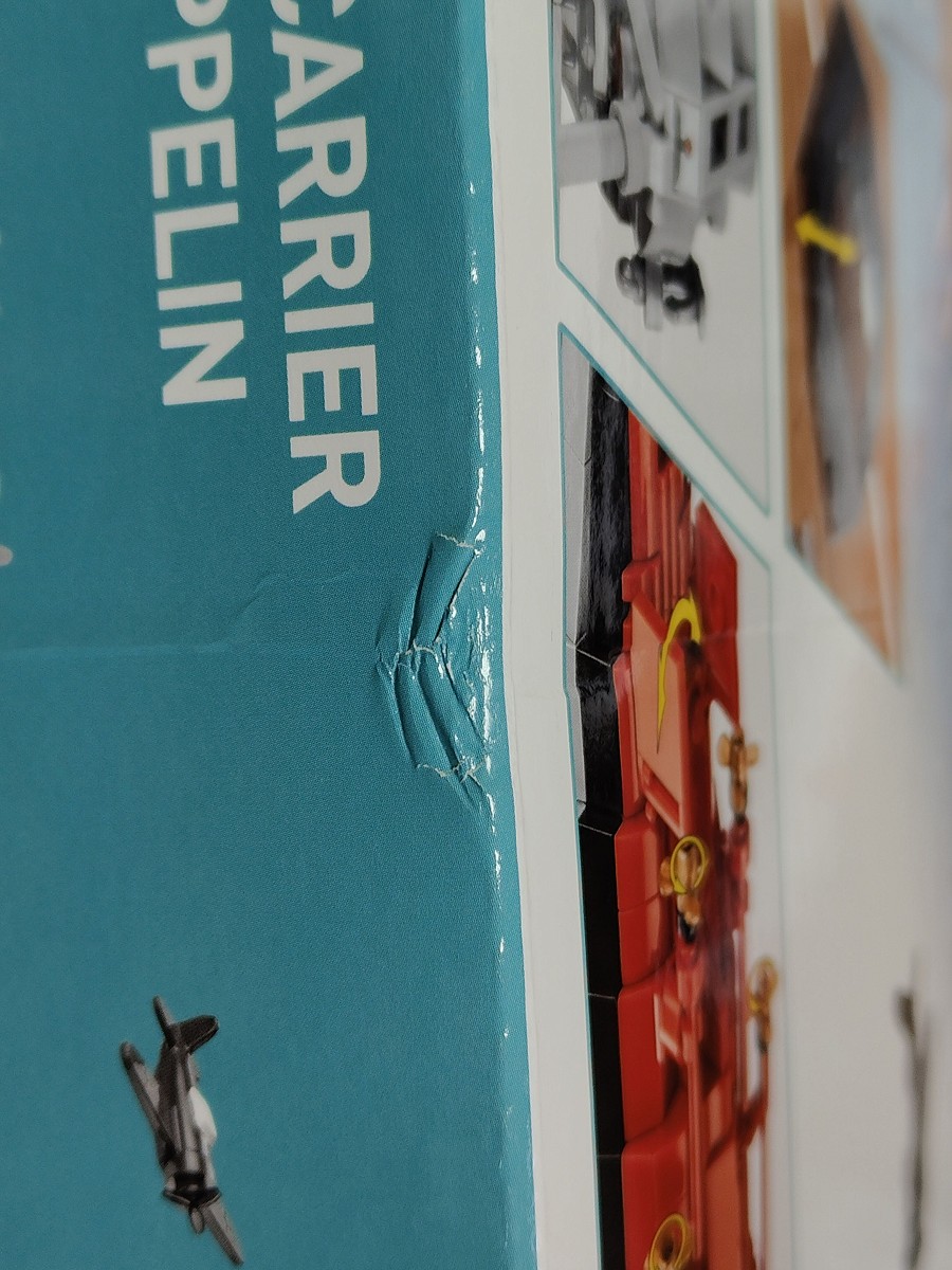 Aircraft Carrier Graf Zeppelin - uszkodzone opakowanie - fot. 2