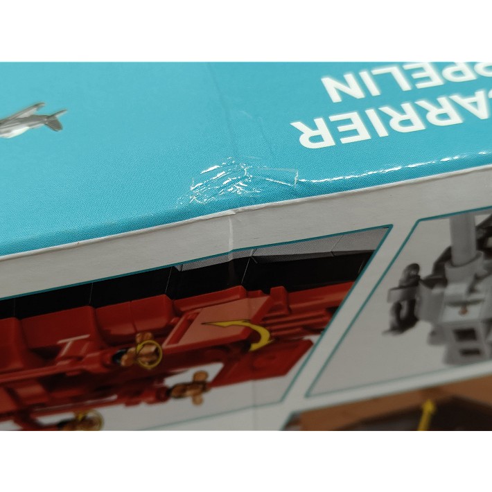 Aircraft Carrier Graf Zeppelin - uszkodzone opakowanie - fot. 4