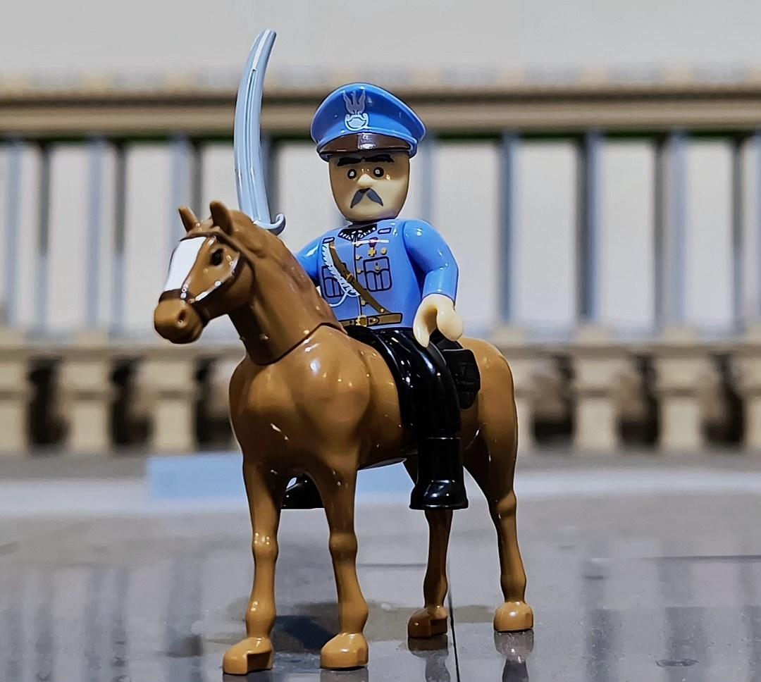 Figurka Marszałka Piłsudskiego na Kasztance gratis