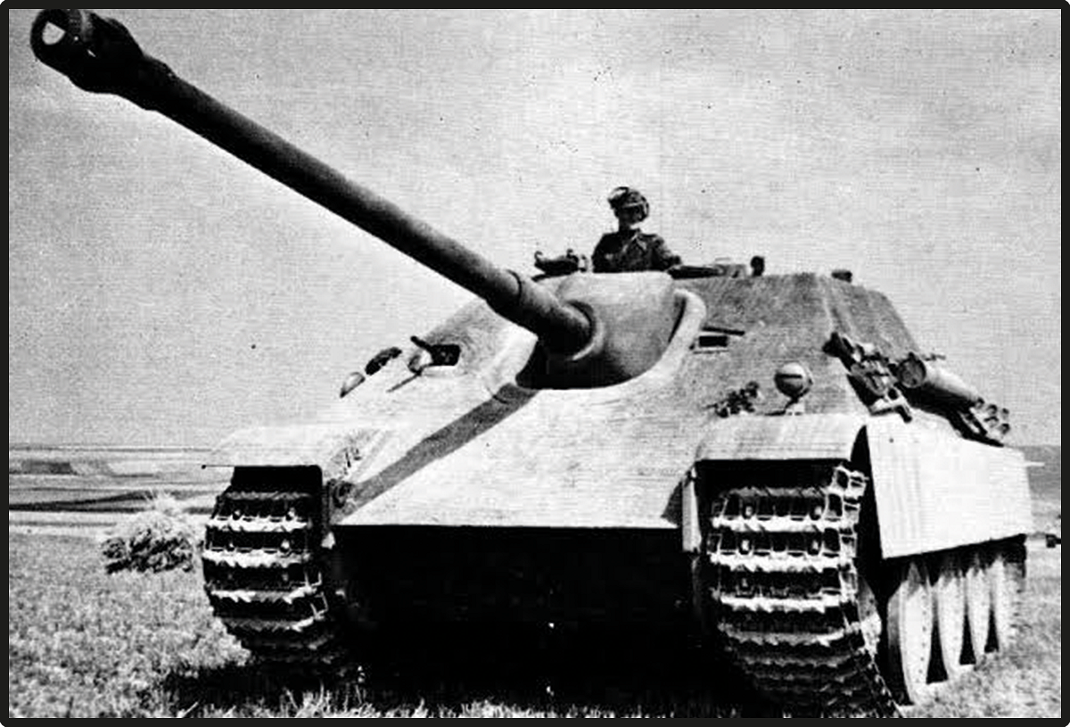 Archiwalna fotografia niszczyciela czołgów Jagdpanther Sd.Kfz. 173.